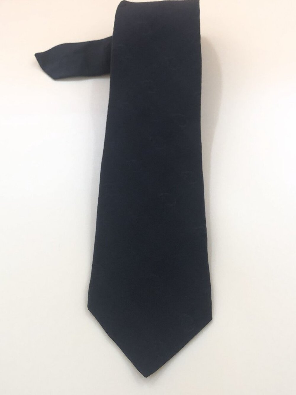 Vintage Oscar de la Renta Tie – Black Tonal Pattern | USA Made Quiet Luxury - Picture 6 of 9